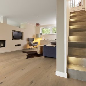Alternative view of Oak Dovre extra-wide plank