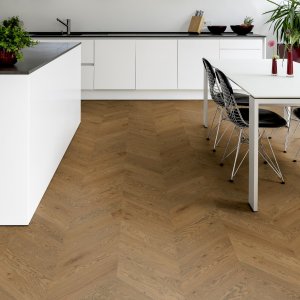 Oak Karlstad Chevron