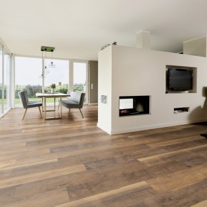 Alternative view of Oak Malibu plank