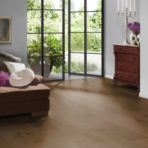 Alternative view of Oak Reivo plank
